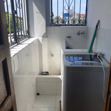 Renta apartamento completo. Dos habitaciones. Vedado. Máximo confort, seguridad y respeto. - Img 122790311