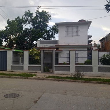 🏡✨ SE VENDE HERMOSA CASA DE DOS NIVELES EN LA LISA ✨🏡 Si buscas comodidad, confort y una casa lista para vivir - Img 123885357
