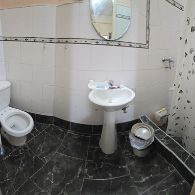 Apartamento de 2/4, planta baja, carposh, en el Vedado (V-252) - Img 121360474