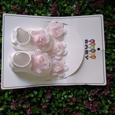 Set de cintillo y medias para bebe - Img 116503935