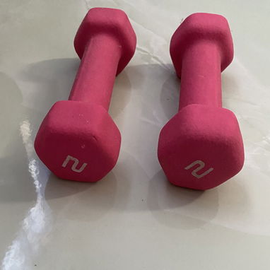 Vendo pesas de 2 libras de mujer. Contactar con Isabela al 58264306. Más información por WhatsApp. - 5/7