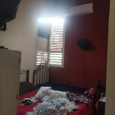 CASA EN VENTA A MEDIA CUADRA DE AYESTARÁN - 9/10