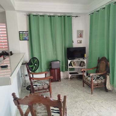 Apartamento capitalista en la Vibora solo 4 apartamentos dos por piso 1er piso placa libre - 5/6