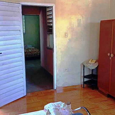 Se alquila apartamento 2 cuartos Habana Vieja bien ubicado construcción capitalista buen estado 330 dólares al mes - Img 119078325