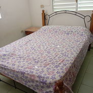 Se vende cama camera y mesita de noche - Img 56777162