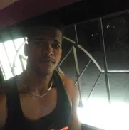 Buscó trabajo de estibador de auxiliar de cocina o pizzero o lo q sea q tenga q ver con la fuerza - Img 50378366