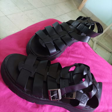 Vendo sandalias de hombre en 6 mil. - Img 123521444