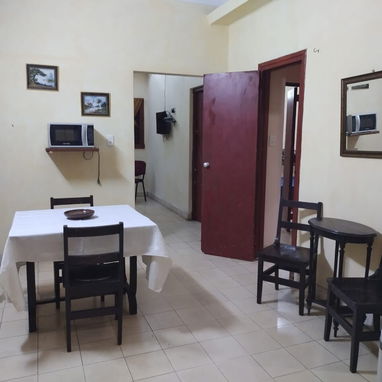 SE RENTA APARTAMENTO INDEPENDIENTE SITO EN CALLE 25 ENTRE PASEO Y CALLE A - 8/9