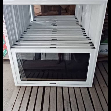 Diseñadores y fabricantes de todo tipo de ectructura en alumimio y cristal , trabajamos por medida y imcluimos montaje. - 7/10