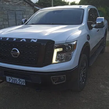 Nissan Titan Platinum 2017 - 4/10