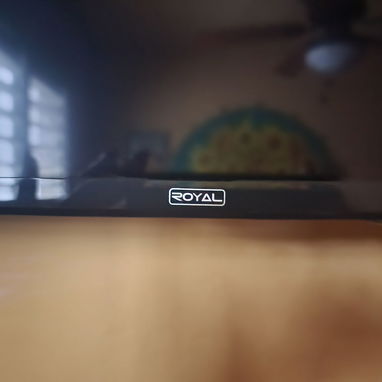 Televisor marca Royal de 32" con soporte para pared - 2/2