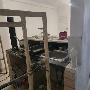 Ref # 81.Ofertaa casa semi independiente con 3 cuartos y garaje. En oferta!!!! - 6/10