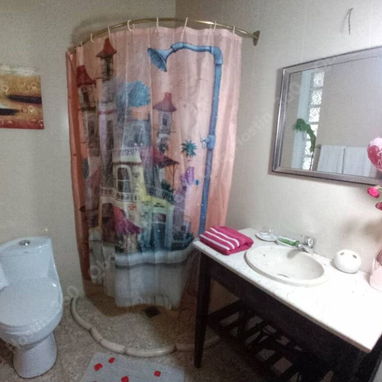 RENTA casa independiente de 1 habitacion con Qba Hostin 360 en la Ciudad de LAS TUNAS. - Img 126197585