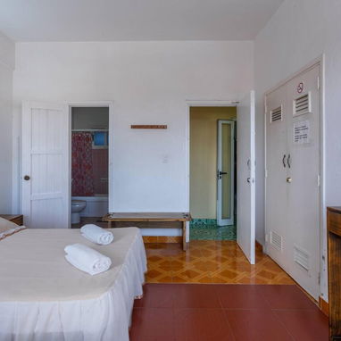 Renta de departamento completo junto al malecón - Img 125919086
