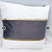 Cojín decorativo + relleno 🛋️✨  Dale un toque elegante y moderno a tu hogar. Blanco y gris. 📞56249037. - Img 54802731