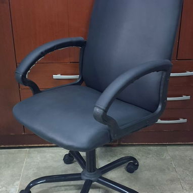SE VENDEN SILLAS GIRATORIAS - 2/4