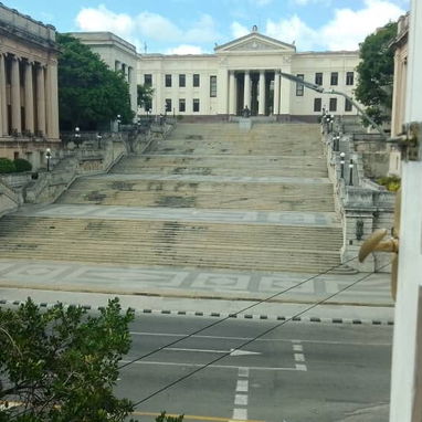 🏠 RENTA DE CASA EN EL VEDADO – FRENTE A LA UNIVERSIDAD DE LA HABANA - Img 119355687