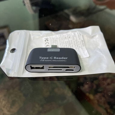 Adaptador tipo C con salida de varios lectores de tarjeta para su móvil y un puerto usb - Img 67430983