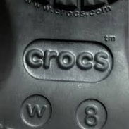 Sandalias Negras marca Crocs - Img 56586294