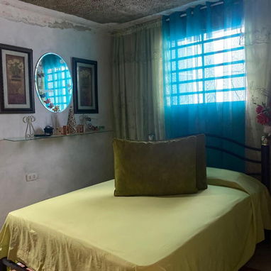 Cada puerta calle arroyo Naranjo guinera de 3 cuartos. - 10/10