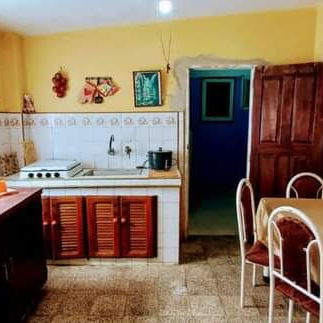SE RENTA CASA DE 3 DORMITORIOS con PISCINA PEQUEña EN LA PLAYA DE GUANABO. 54026428 POR WHATSAPP - Img 115797397