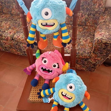 Mochila de momonsters unidades limitadas - Img 104229543