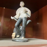 VENDO FIGURA DE HOMBRECITO DE PORCELANA. INTERESADOS COMUNICARSE AL 54312796 CON ISABEL - Img 53997483
