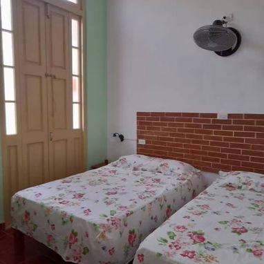 52435224 +525580152883 Apartamento en Casco Histórico de un cuarto, segundo piso,dos balcones a la calle .El edificio co - 2/10