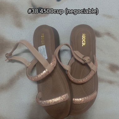 Zapatillas de niña - Img 121523989