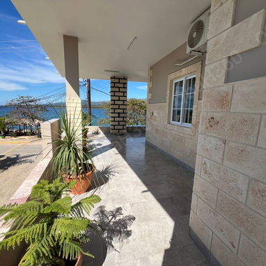 RENTA hostal de 3 habitaciones frente al mar PLAYA LA BOCA, TRINIDAD con Qba Hostin 360 - 10/10