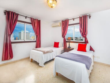 🌟✨¡Alquila un apartamento en el Vedado Habanero y disfruta de la mejor vida nocturna de La Habana! Ideal para tus vacac - Img 61504491