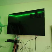Televisor Samsung 32" con su mando y cajita - Img 55041034