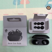 Vendo o cambio audífonos Beats Solo Buds por Apple Watch - Img 57784044