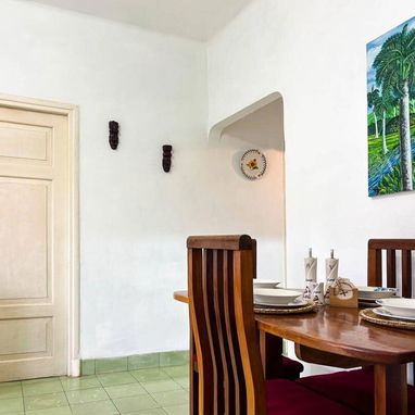 COD.Z ✨ ¡EXCELENTE APARTAMENTO EN RENTA EN EL VEDADO PARA ESTUDIANTES Y MÉDICOS EXTRANJEROS! 🎓👨‍⚕️👩‍⚕️ - 4/10