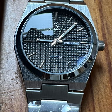 Reloj plateado , centro Negro, para hombre .de cuarzo.De baterias . - Img 122123937