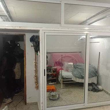 Carpinteria Marqueteria de aluminio y cristal puertas ,ventanas , closet , Bajos de meseta ,paños fijos y más - 10/10