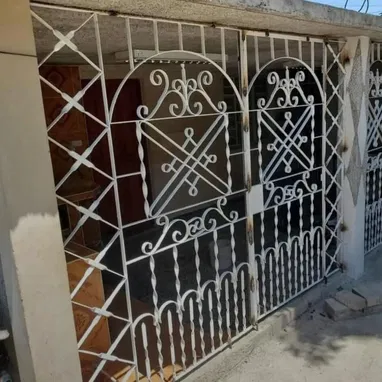 REJAS DE ACERO Y PUERTA DE REJAS - Img 121876176