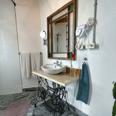 Renta hostal de 6 apartamentos modernos en el centro del Vedado - Img 112643542
