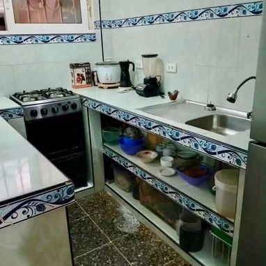APARTAMENTO TRIPLEX DE 4 CUARTOS EN EL VEDADO POR 25000 USD! (REMODELADO, CERCA DE 26 Y 17) - 3/7