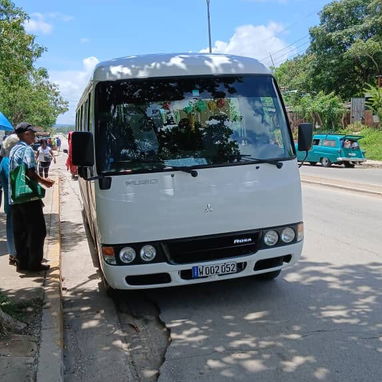 Guagua climatizada de 30 plazas para viajes - Img 125468347