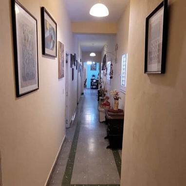 APTO 2DO PISO CERCA DE E Y 19 VEDADO 4/4, BALCÓN A LA CALLE CERRADO, PLACA LIBRE, GARAGE, 2 BAÑOS 53356139 - 10/10