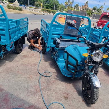 Triciclos y motos en la habana - Img 122985832