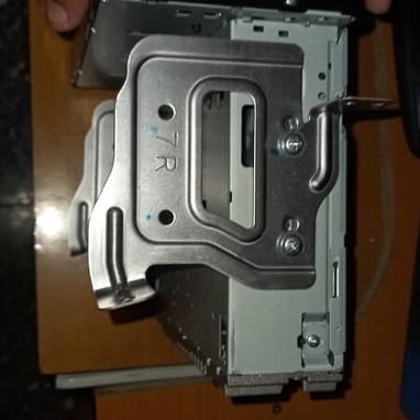 vendo Reproductora de Carro CD/USB/Aux uso pero OK me falta el conector trasero, pero un electrico se lo soluciona solo - Img 123414887