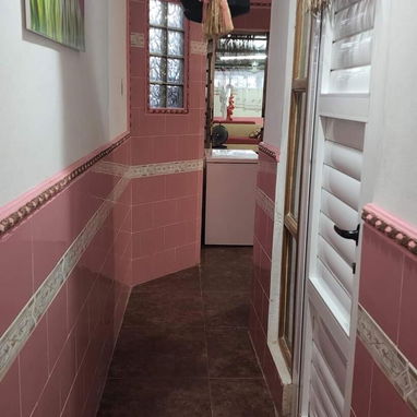 🏡 AMPLIA CASA INDEPENDIENTE EN VENTA – $60,000  Excelente oportunidad de inversión y vivienda. Propiedad completamente - Img 122970573