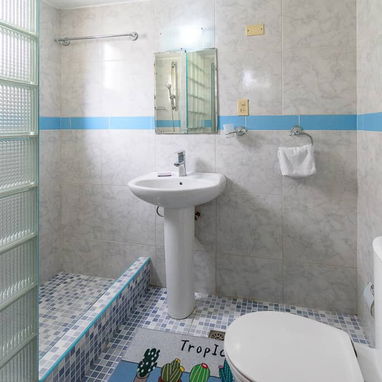 🛋️🛏️ Apartamento privado en Habana Vieja – 3 habitaciones con baño privado REF 1333 - Img 95113337