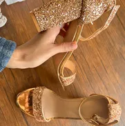 Tacones con tacón grueso - Img 49945643