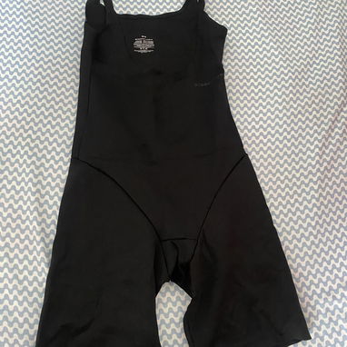 Vendo faja reductora enteriza de mujer. Contactar con Isabela al 58264306. Más información por WhatsApp. - 6/7
