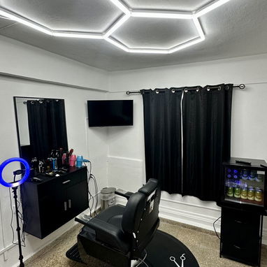 Llégate a nuestro Vibra Barber Studio y vive la experiencia - 2/5