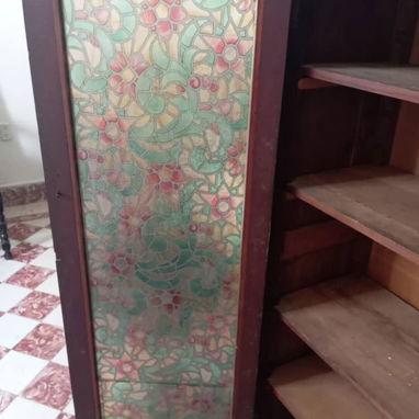 Vitrina antigua de madera. Puertas de cristales. Tiene 5 compartimentos. Buen estado. - 3/4