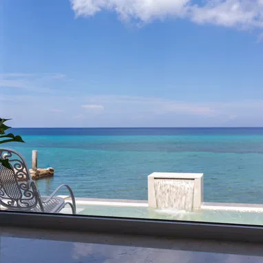 Casa con piscina frente al mar - Img 122728597